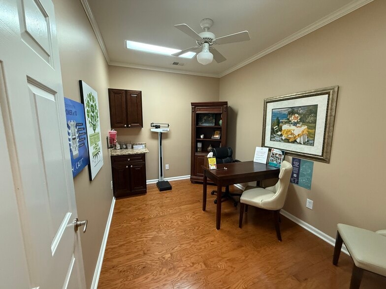 4595 Towne Lake Pky, Woodstock, GA for lease - Interior Photo - Image 3 of 46