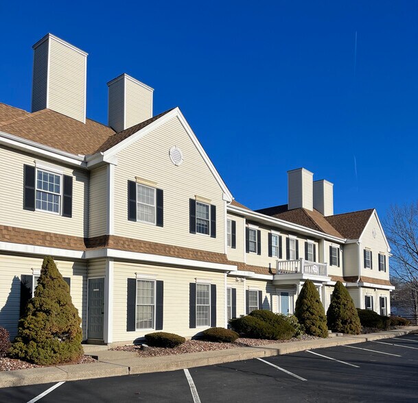 71 Bradley Rd, Madison, CT à louer - Photo du bâtiment - Image 2 de 8