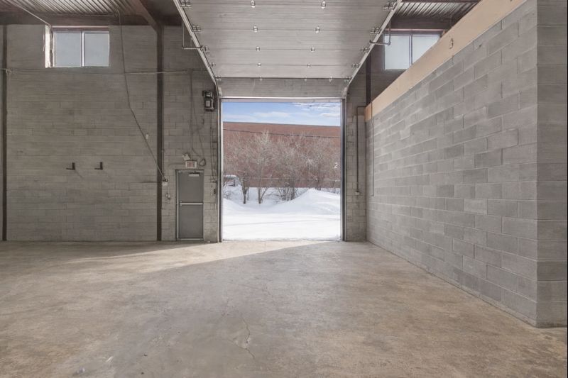 9170 Boul Maurice-Duplessis, Montréal, QC à louer - Photo du bâtiment - Image 3 de 26