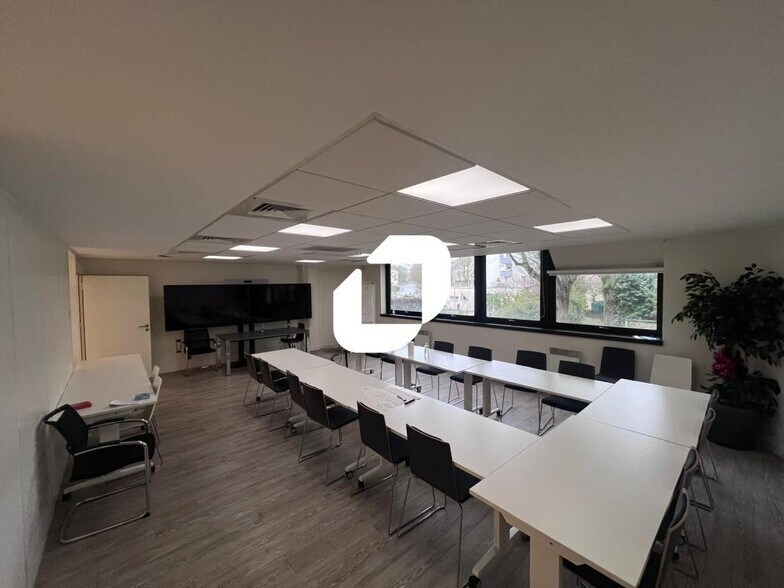 Office in Lognes for lease - Interior Photo - Image 3 of 14