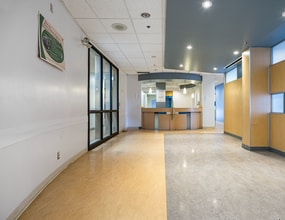 1361-1365 Av Beaumont, Mt Royal, QC for lease Interior Photo- Image 2 of 3