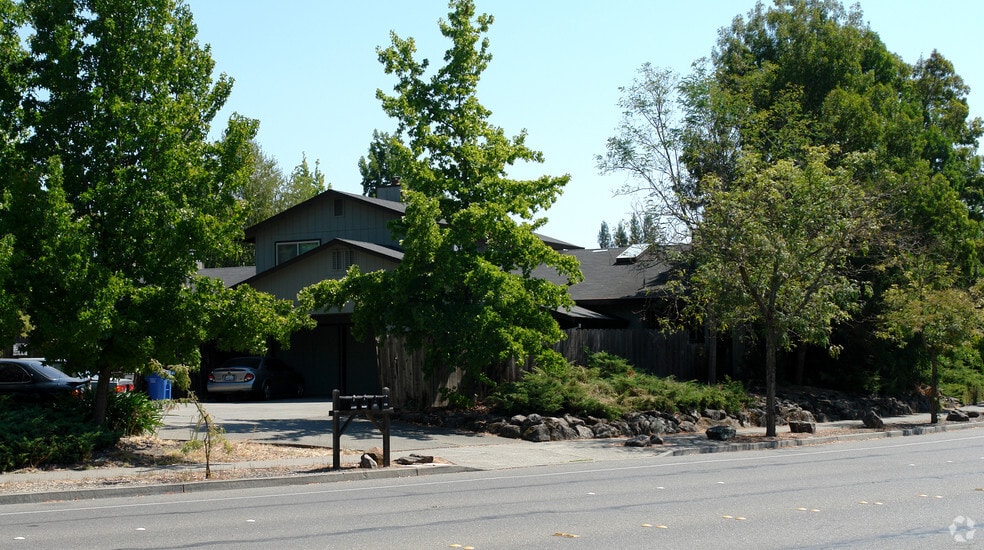 1830 Mission Blvd, Santa Rosa, CA for sale - Primary Photo - Image 1 of 2