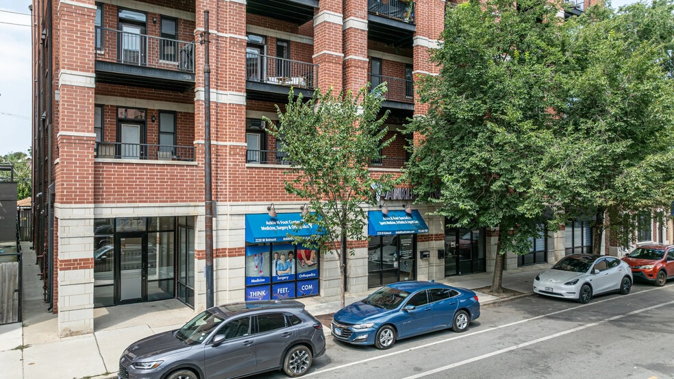 2218-2222 W Belmont Ave, Chicago, IL à vendre - Photo du bâtiment - Image 2 de 6