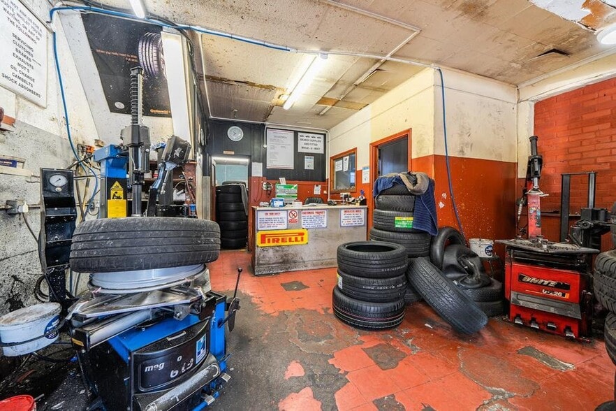 106 Pinner Rd, Northwood for sale - Building Photo - Image 3 of 8