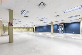 1603-1615 Dundas St E, Whitby, ON à louer Photo intérieure- Image 1 de 5