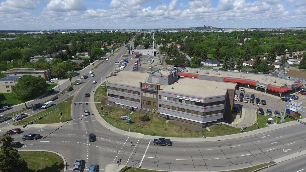 11808 St. Albert Trail NW, Edmonton, AB for lease - Building Photo - Image 2 of 11