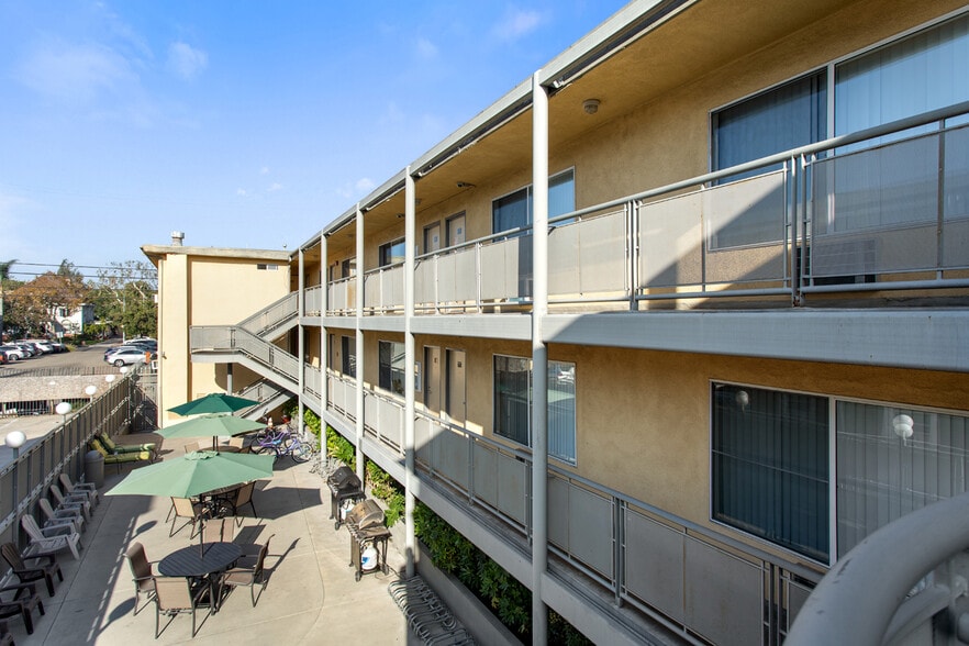 721 W 30th St, Los Angeles, CA for sale - Building Photo - Image 3 of 18