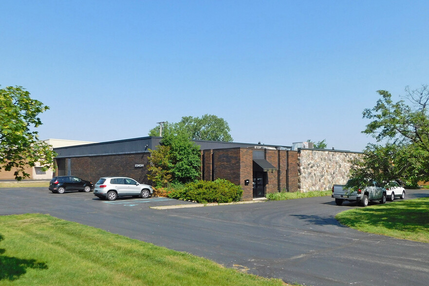 23430-23434 Industrial Park Ct, Farmington Hills, MI à louer - Photo du bâtiment - Image 1 de 1