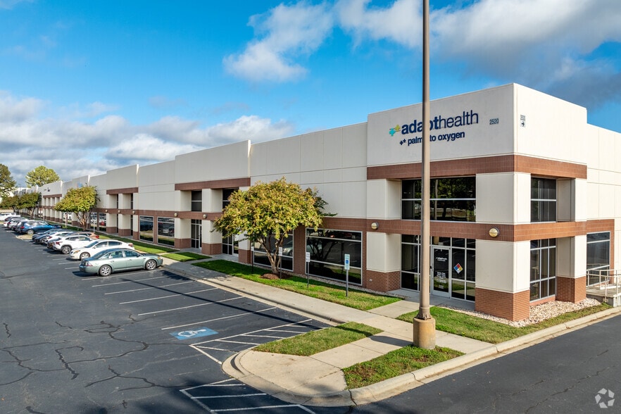 2520 Whitehall Park Dr, Charlotte, NC for lease - Primary Photo - Image 1 of 13