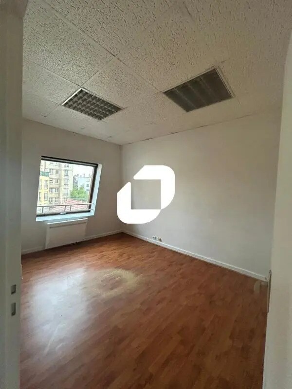 Office in Joinville-le-Pont for lease Interior Photo- Image 1 of 11