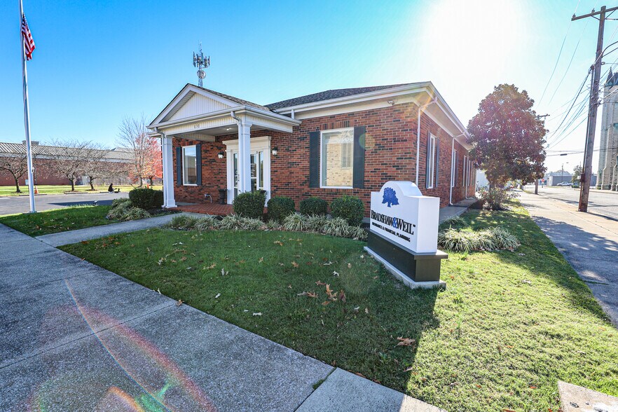 630 Jefferson St, Paducah, KY à vendre - Photo du bâtiment - Image 3 de 90