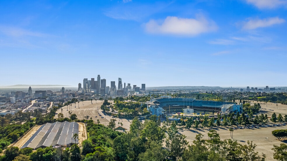 744 Amador St., Los Angeles, CA à vendre - Photo du bâtiment - Image 2 de 7