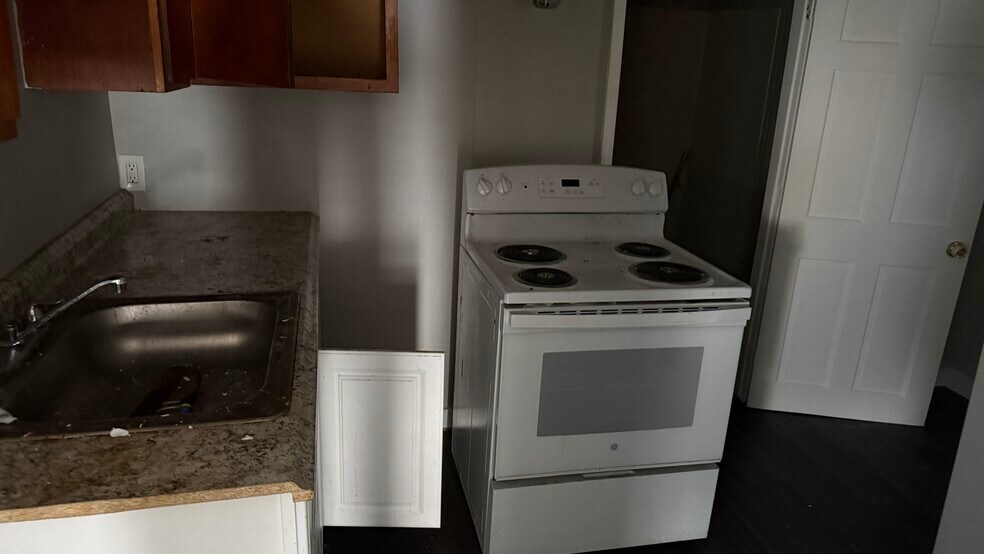 27 Rutherford St, Binghamton, NY à vendre - Photo du bâtiment - Image 2 de 14