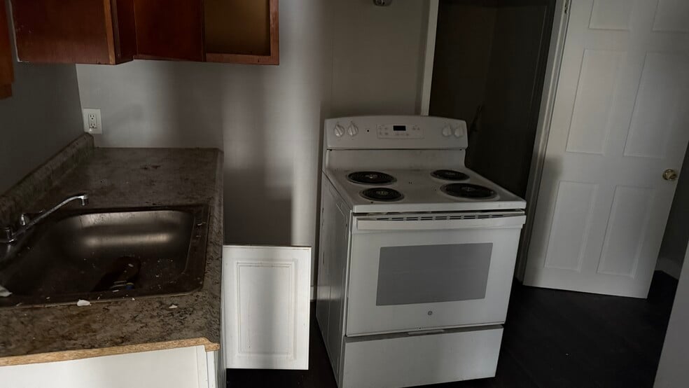 27 Rutherford St, Binghamton, NY à vendre - Photo du bâtiment - Image 2 de 14