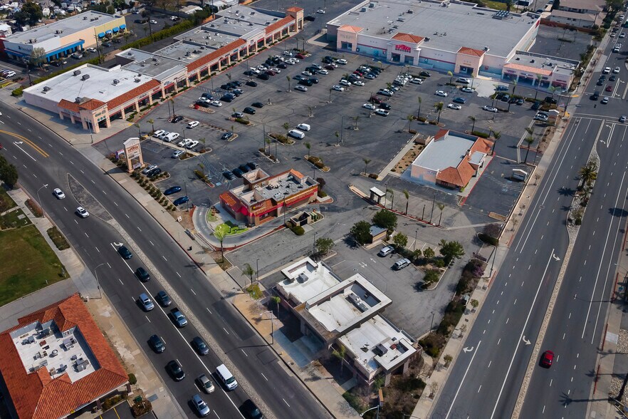 3160-3296 N Garey Ave, Pomona, CA à louer - Photo du bâtiment - Image 1 de 24