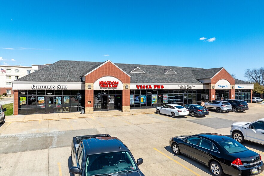 7205 Vista Dr, West Des Moines, IA à louer - Photo du bâtiment - Image 2 de 6