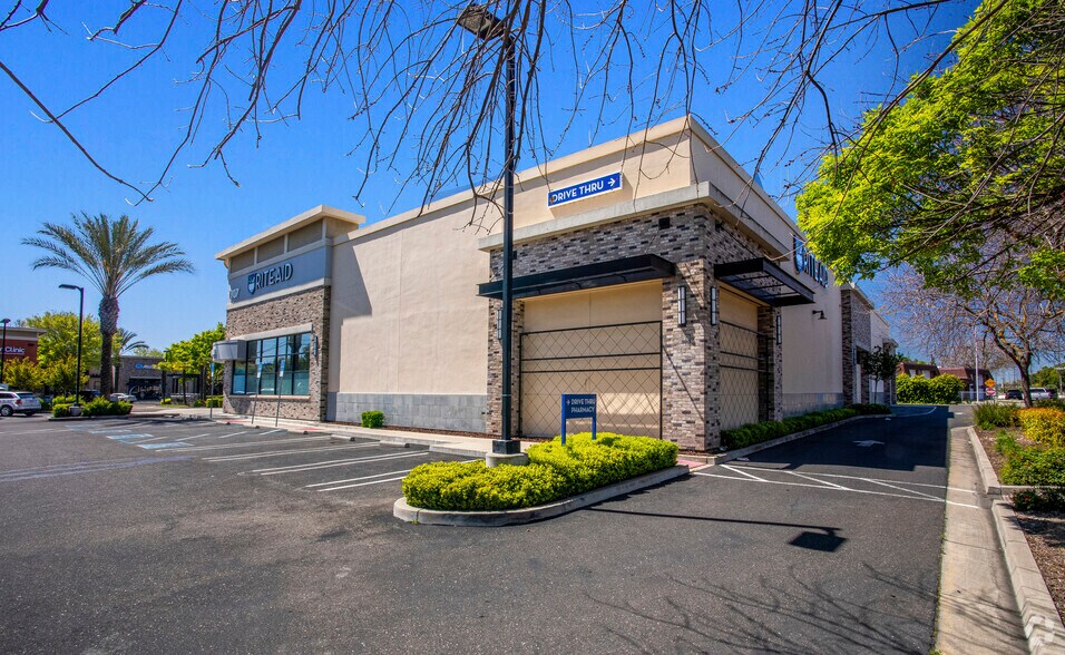 1707 McHenry Ave, Modesto, CA à vendre - Photo du bâtiment - Image 2 de 9