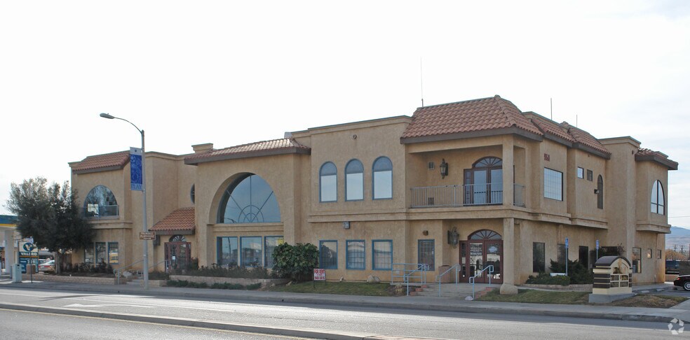 950 E Palmdale Blvd, Palmdale, CA à vendre - Photo du bâtiment - Image 2 de 16