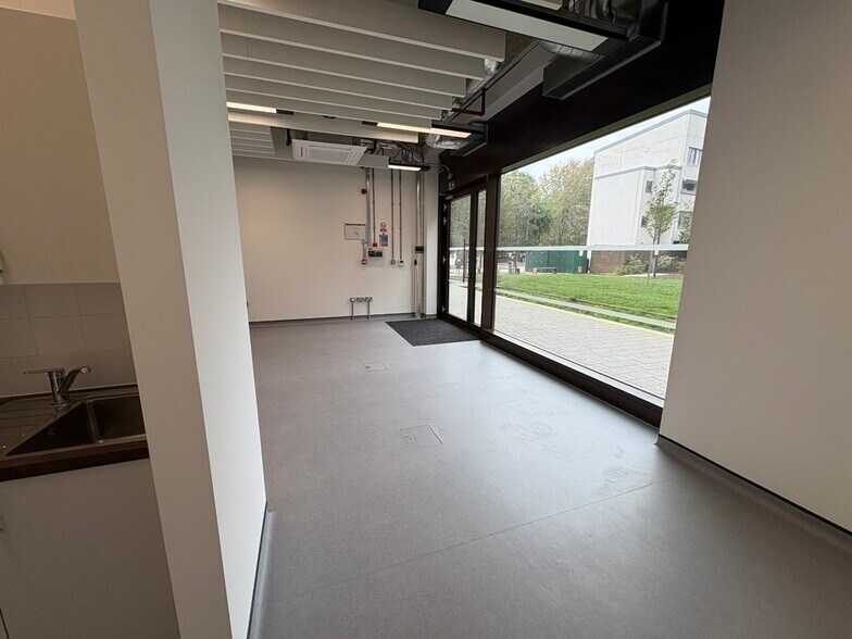142 Thessaly Rd, Londres à louer - Photo du bâtiment - Image 3 de 6