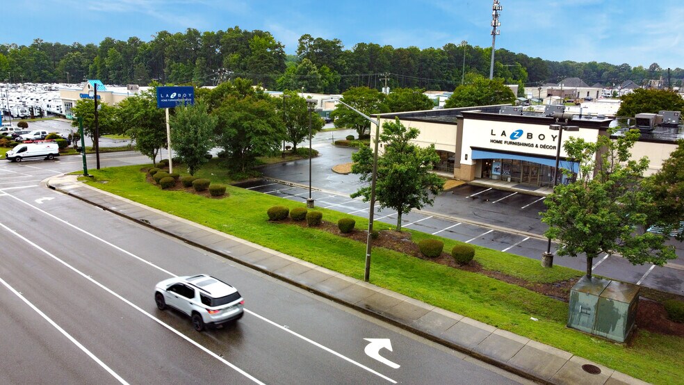 11967 Jefferson Ave, Newport News, VA à vendre - Photo du bâtiment - Image 3 de 5