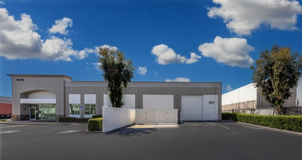 1670 S Grove Ave, Ontario, CA for lease - Building Photo - Image 3 of 21