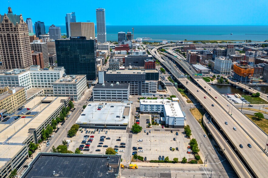 191 Michigan, Milwaukee, WI à vendre - Aérien - Image 3 de 7