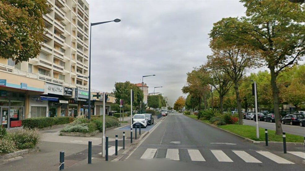 Retail in Maisons-Alfort for lease - Building Photo - Image 3 of 4