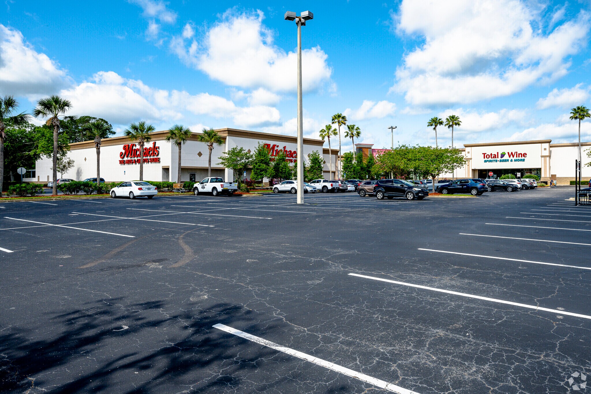 2500 W International Speedway Blvd, Daytona Beach, FL à louer Photo principale- Image 1 de 14