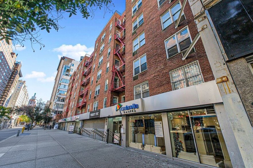 25 W 13th St, New York, NY à vendre - Photo du bâtiment - Image 3 de 6
