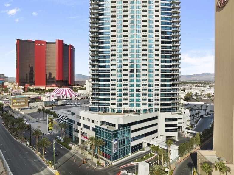Sky Las Vegas portefeuille de 3 propriétés à vendre sur LoopNet.ca - Photo du bâtiment - Image 3 de 6
