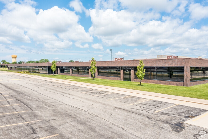 4000-4100 114th St, Urbandale, IA à louer - Photo du bâtiment - Image 2 de 5