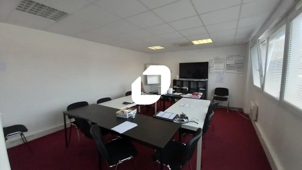 Office in Lille for lease - Interior Photo - Image 2 of 7