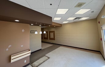 801-925 18th St N, Brandon, MB for lease Interior Photo- Image 2 of 5
