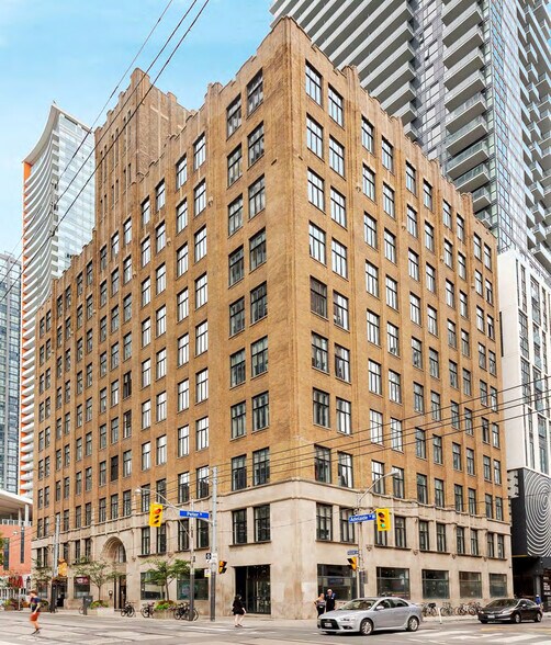 317 Adelaide St W, Toronto, ON à louer - Photo du bâtiment - Image 2 de 10