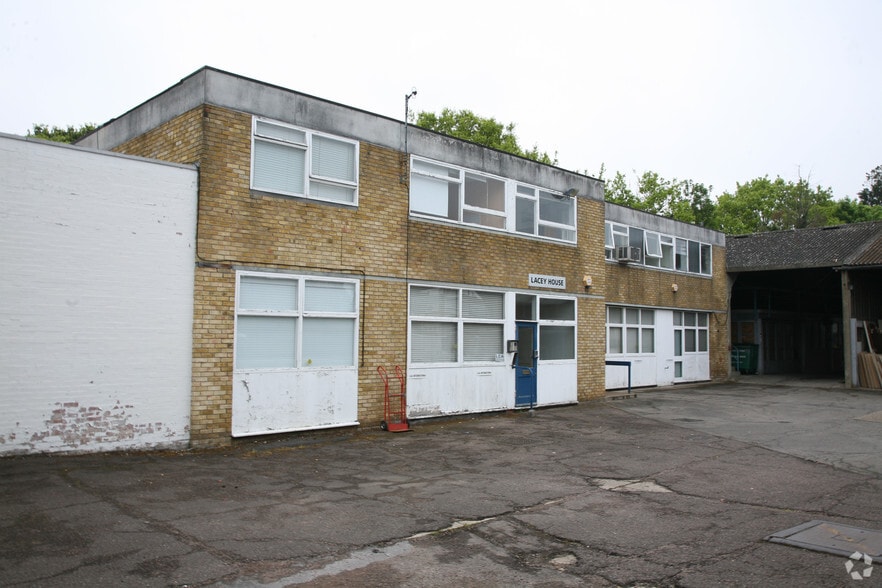 Holly Rd, Hampton à vendre - Photo principale - Image 2 de 2