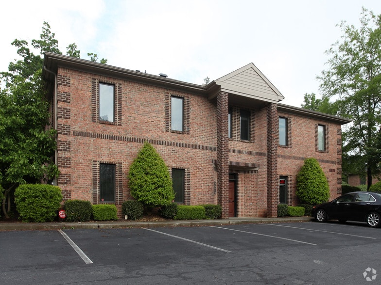 8354 Six Forks Rd, Raleigh, NC for lease - Primary Photo - Image 2 of 7