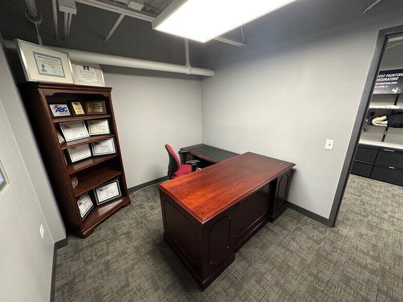 7615 W 100th Pl, Bridgeview, IL for lease - Building Photo - Image 3 of 6