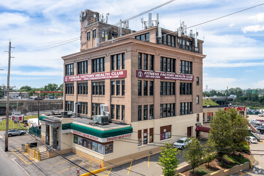 15 Grand Ave, Palisades Park, NJ for sale - Primary Photo - Image 1 of 1