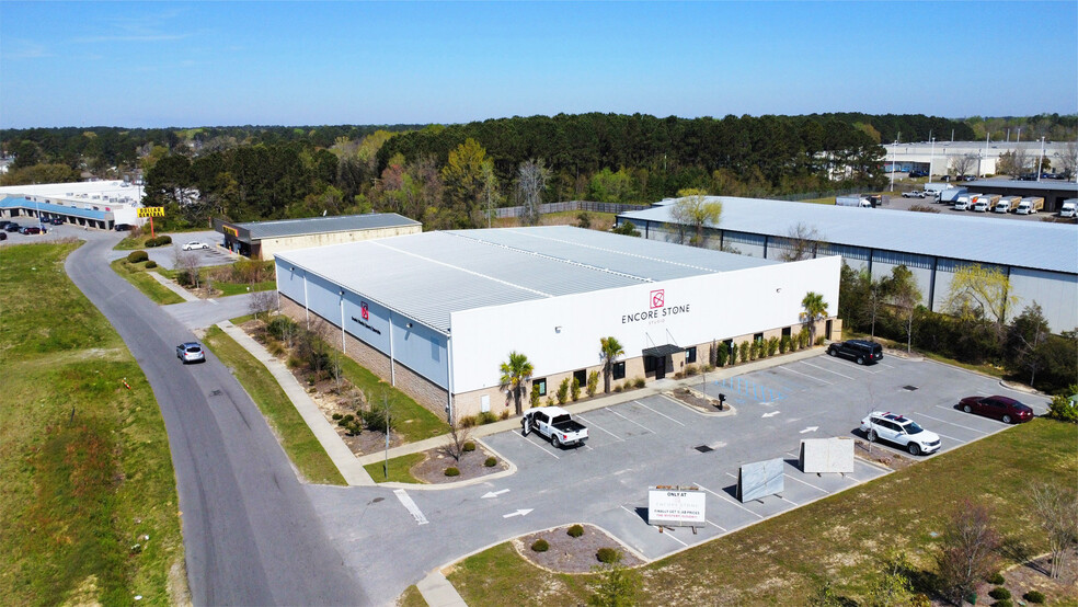 7035 Cross County Rd, North Charleston, SC for lease - Building Photo - Image 1 of 5