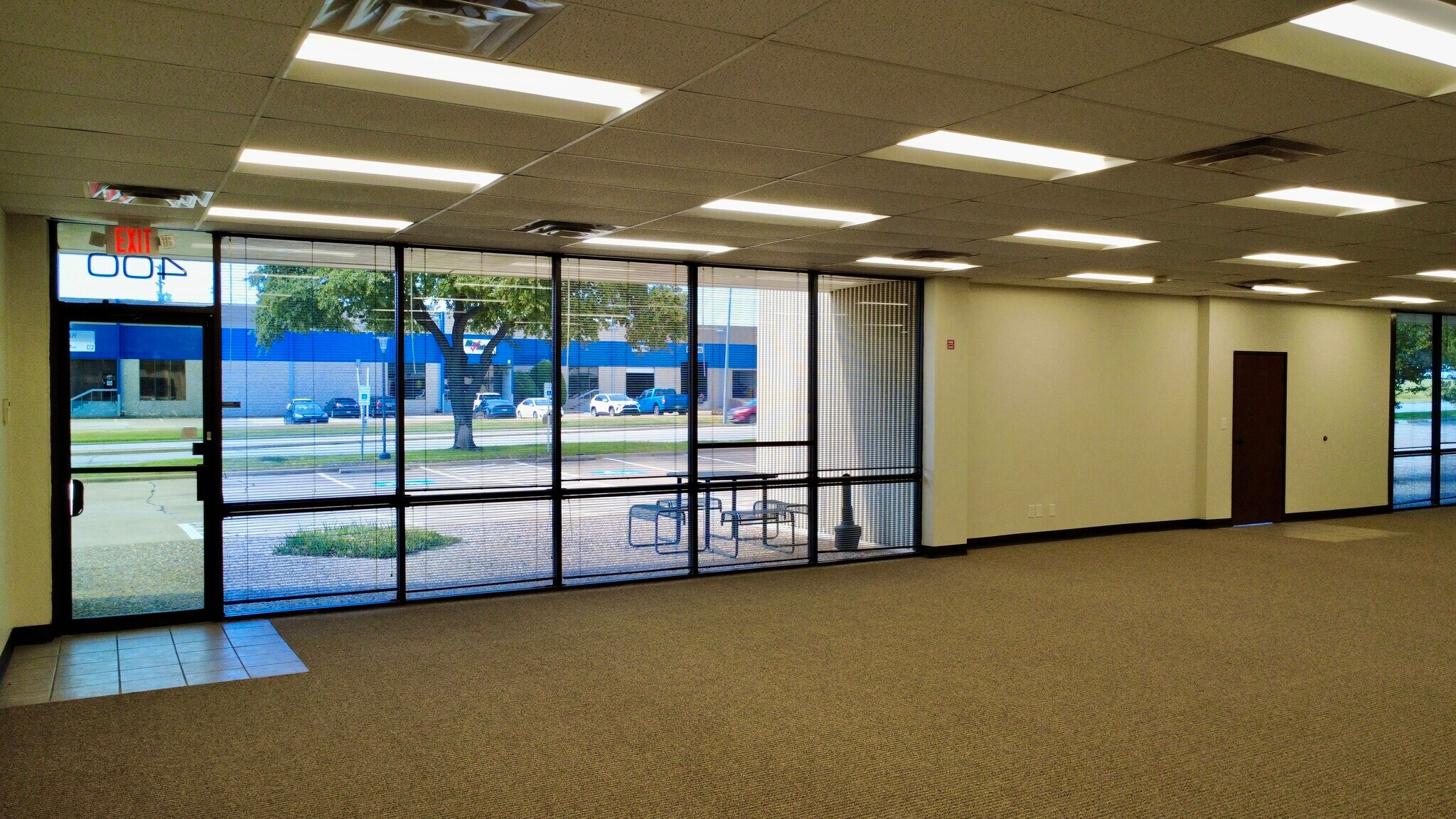 1111 W Carrier Pky, Grand Prairie, TX à louer Photo intérieure- Image 1 de 6