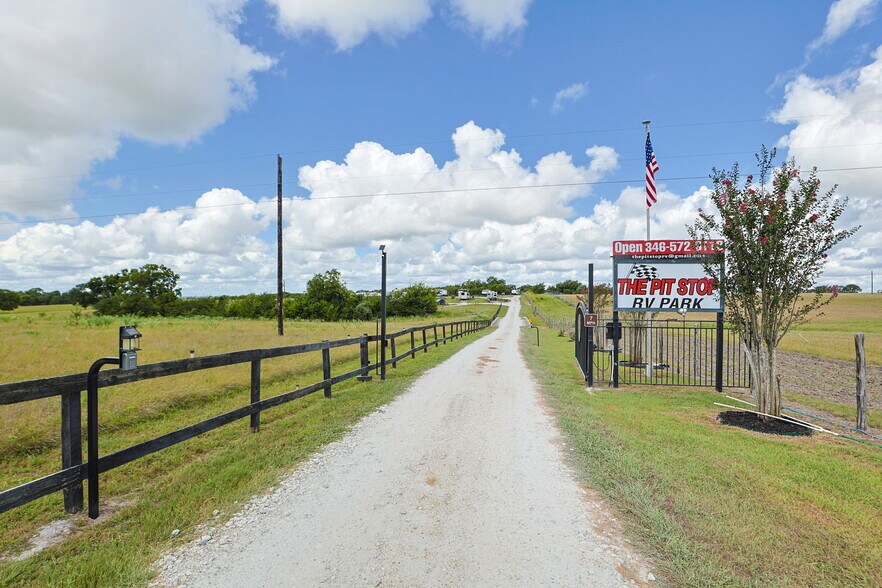 6049 FM 3090 Rd, Anderson, TX à vendre - Photo du bâtiment - Image 2 de 32