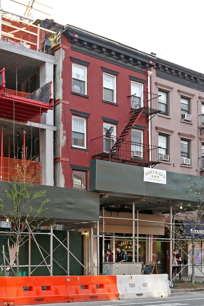 Plus de détails pour 189 Avenue A, New York, NY - Commerce de détail à louer