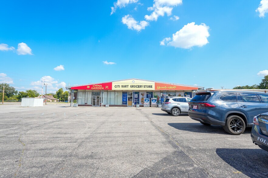 7021-7025 S Madison Ave, Indianapolis, IN à vendre - Photo du bâtiment - Image 3 de 4