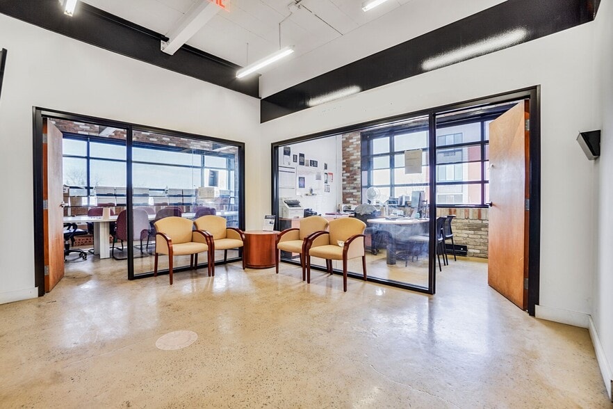 7887-7889 Boul Saint-Laurent, Montréal, QC for lease - Interior Photo - Image 3 of 15