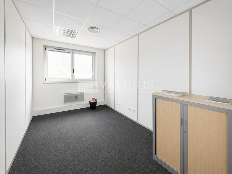 Office in Caluire-et-Cuire for lease - Interior Photo - Image 2 of 5