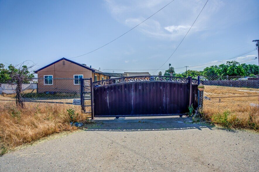 5915 Weedpatch Hwy, Bakersfield, CA à vendre - Photo du bâtiment - Image 3 de 64