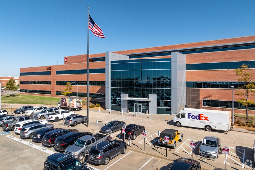 7725 W Reno Ave, Oklahoma City, OK à louer - Photo du bâtiment - Image 3 de 12