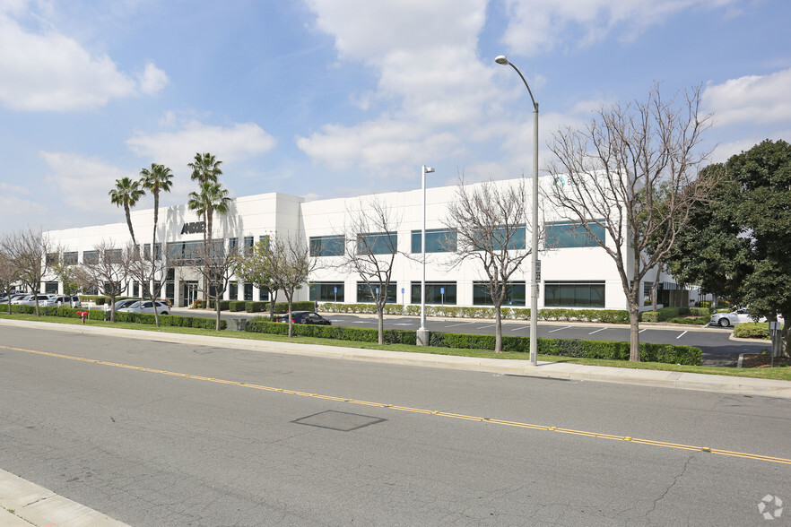 5055 E Landon Dr, Anaheim, CA for lease - Primary Photo - Image 1 of 4