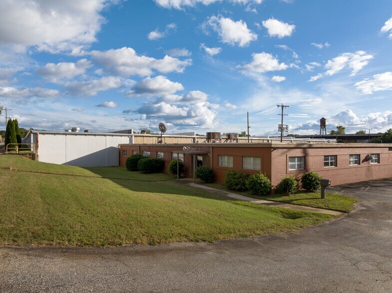 1533 Buncombe Rd, Greenville, SC à louer - Photo du bâtiment - Image 3 de 5
