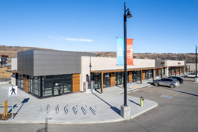 Plus de détails pour 264 Park St, Cochrane, AB - Commerce de détail à louer